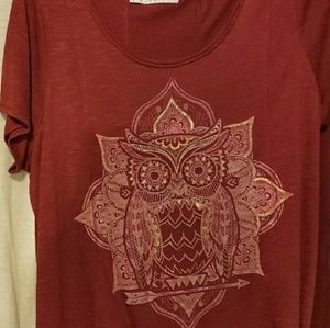 Maurices Size 2 burgendy T-shirt